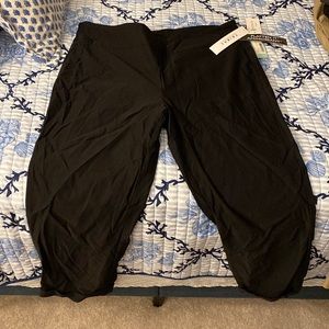 Black stretchy cuffed cropped trouser new with tags